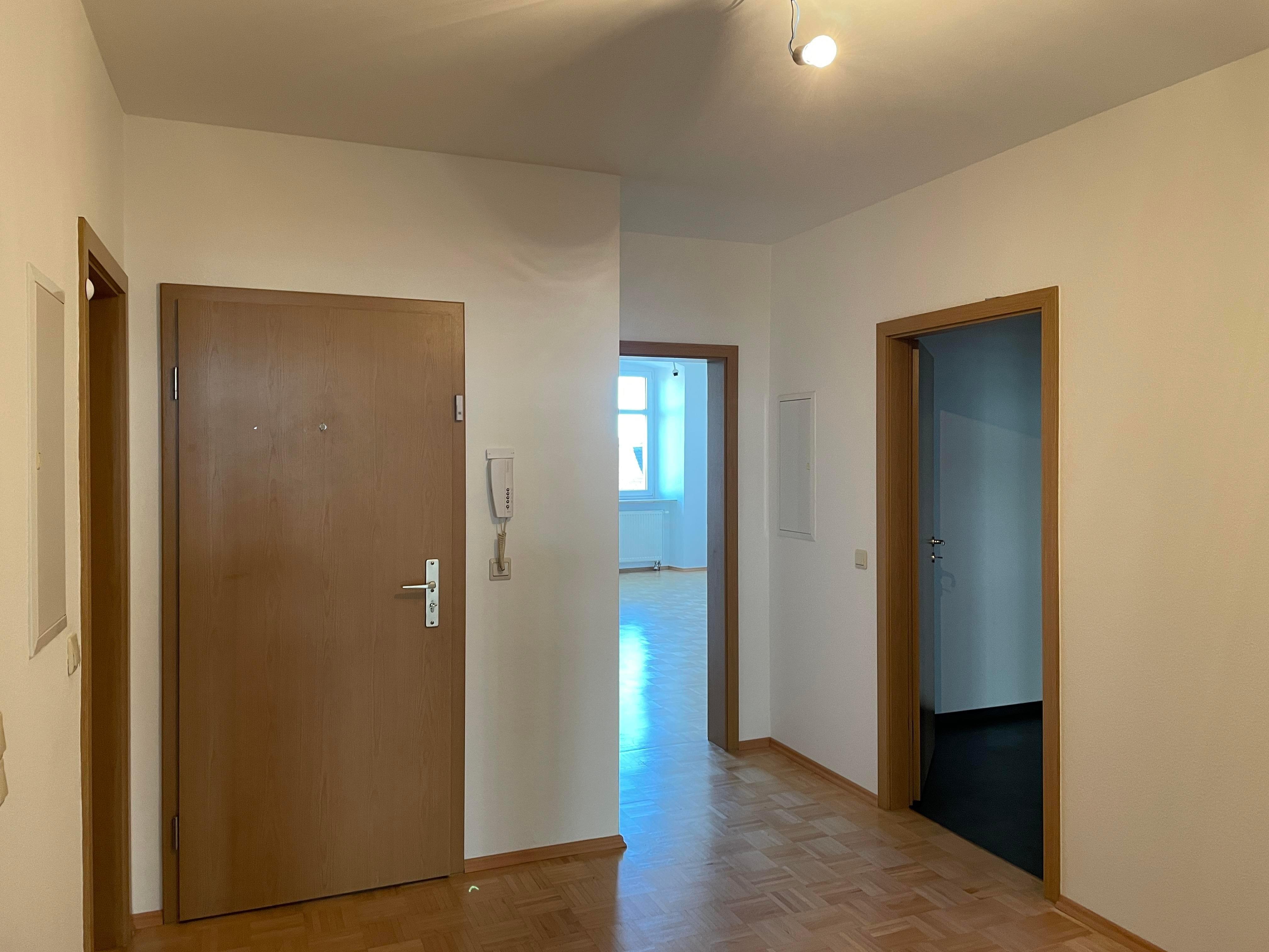 Wohnung zur Miete 850 € 3 Zimmer 127,5 m²<br/>Wohnfläche 2.<br/>Geschoss 01.04.2025<br/>Verfügbarkeit Innenstadt Hof 95028