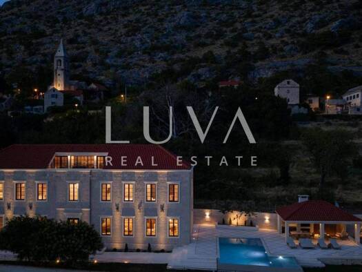 Haus zur Miete 14.000 € 6 Zimmer 500 m² Podstrana Podstrana