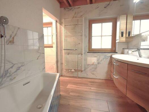 Mehrfamilienhaus zum Kauf 7 Zimmer 224 m² 782 m² Grundstück frei ab sofort Bucher Straße 14 Böbingen Böbingen an der Rems 73560