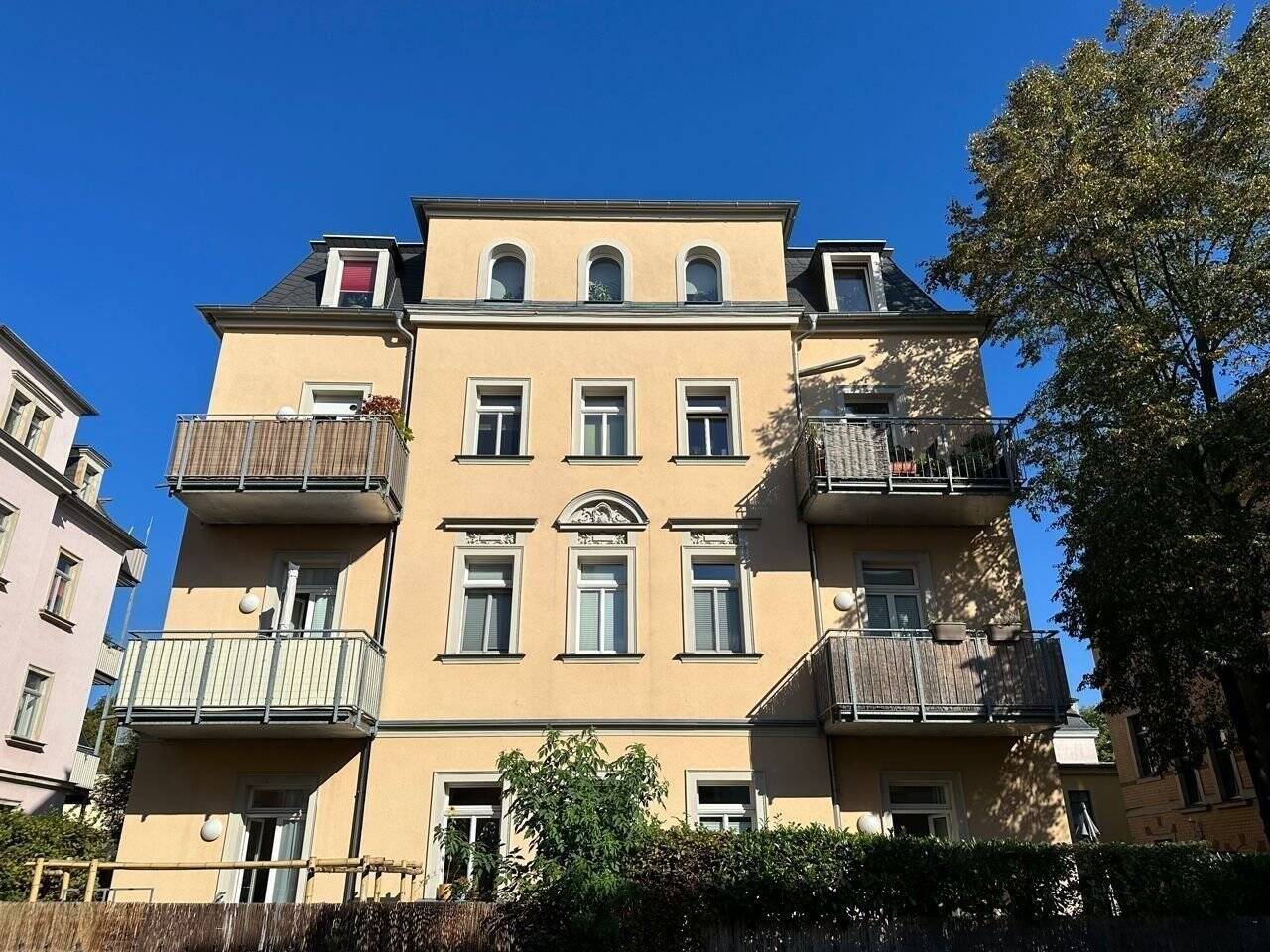 Property thumbnail 2