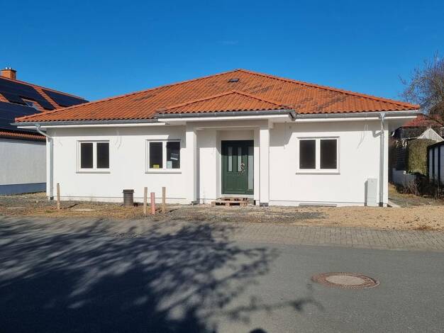 Bungalow zum Kauf provisionsfrei 890.000 € 6 Zimmer 185 m² 664 m² Grundstück Taunusstraße 26 Dorlar Lahnau 35633
