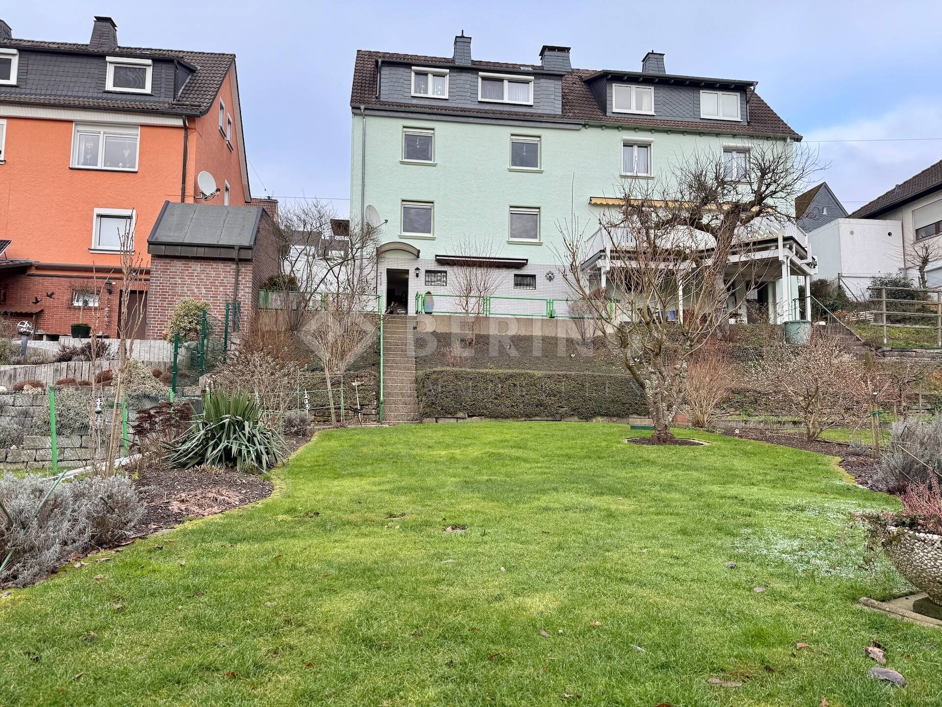 DOPPELHAUSHÄLFTE MIT VIEL PLATZ | SEHR GEPFLEGT | SIEGEN – Siegen / Winchenbach – Bild 1 von 25