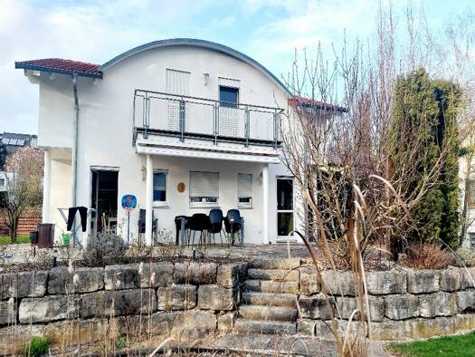 Einfamilienhaus zur Miete 2.100 € 5,5 Zimmer 166 m² 902 m² Grundstück frei ab 01.06.2026 Eislingen 73054