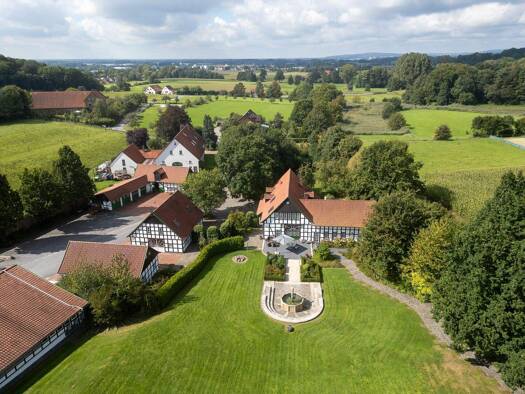 Haus zum Kauf 563,3 m² 39.000 m² Grundstück Borgholzhausen 33829