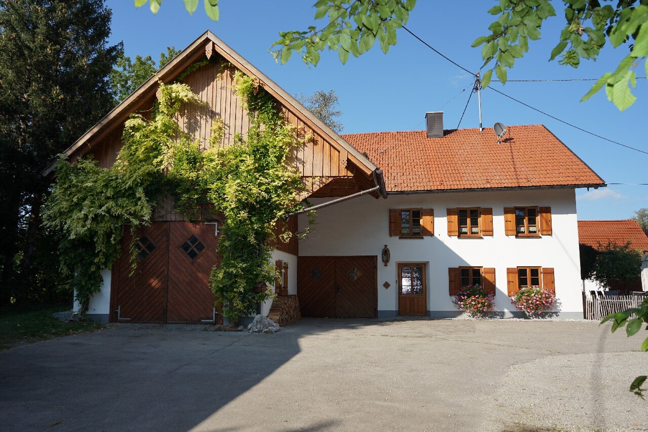 Einfamilienhaus zum Kauf 815.000 € 8 Zimmer 233 m²<br/>Wohnfläche 1.550 m²<br/>Grundstück 01.05.2025<br/>Verfügbarkeit Dösingen Westendorf 87679