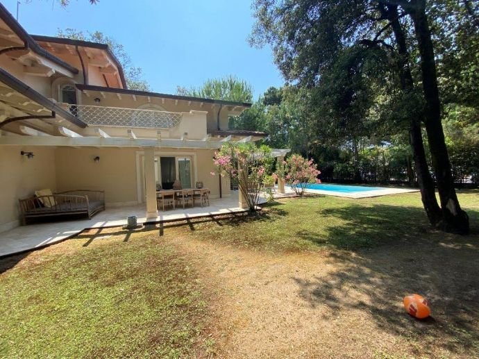 Villa zum Kauf 6 Zimmer 200 m²<br/>Wohnfläche ab sofort<br/>Verfügbarkeit Pietrasanta