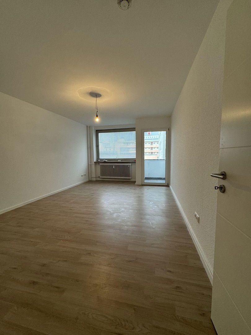 Wohnung zur Miete 775 € 1 Zimmer 33 m²<br/>Wohnfläche 3.<br/>Geschoss Zeil 39 Innenstadt Frankfurt am Main 60313