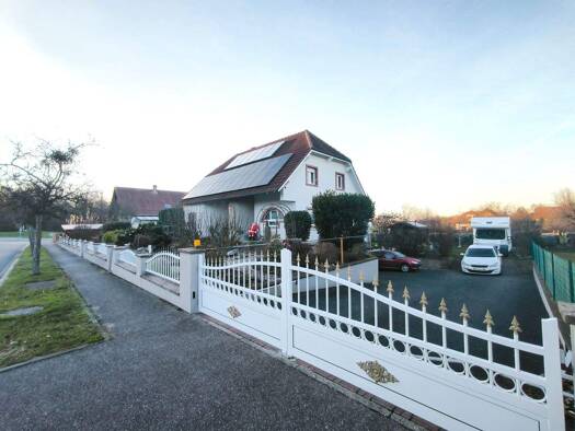 Einfamilienhaus zum Kauf provisionsfrei 363.000 € 8 Zimmer 208 m² 1.060 m² Grundstück frei ab 30.04.2026 Weislingen 67290