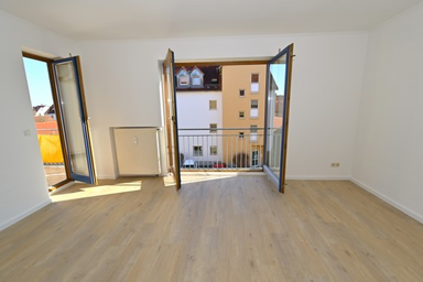 Wohnung zur Miete 700 € 3 Zimmer 61,5 m² frei ab sofort Rosenstraße Königsbrunn 86343