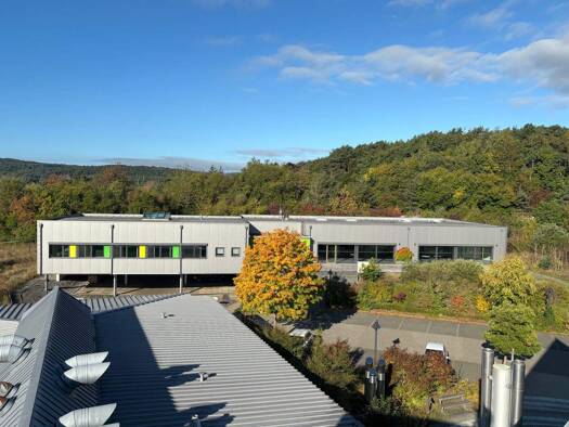 Büro zur Miete provisionsfrei 10 € 16 Zimmer 877,9 m² Bürofläche teilbar von 321,7 m² bis 877,9 m² Auf den Lüppen 8 Hörbach Herborn 35745