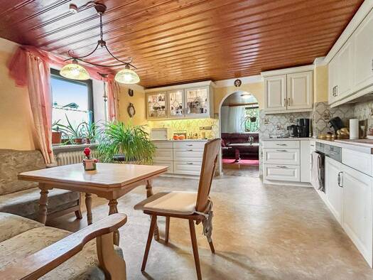 Bauernhaus zum Kauf 695.000 € 15 Zimmer 493,9 m² 1.759 m² Grundstück frei ab sofort Tacherting 83342