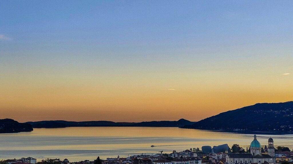 Doppelhaushälfte zum Kauf 1.650.000 € 4 Zimmer 374 m² 2.073 m² Grundstück frei ab sofort Verbania Zoverallo