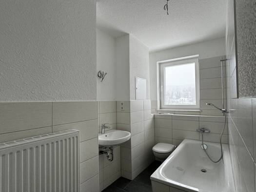 Wohnung zur Miete 366 € 3 Zimmer 60 m² 3. Geschoss frei ab sofort Lessingstraße 52 Flöha 09557