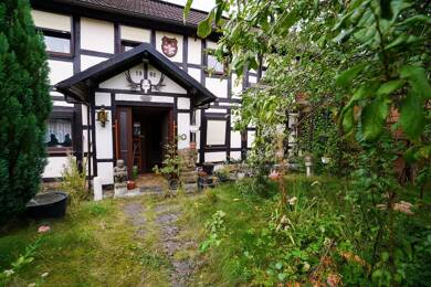 Einfamilienhaus zum Kauf 85.000 € 12 Zimmer 220 m² 927 m² Grundstück frei ab sofort Lüerdissen Lüerdissen 37635