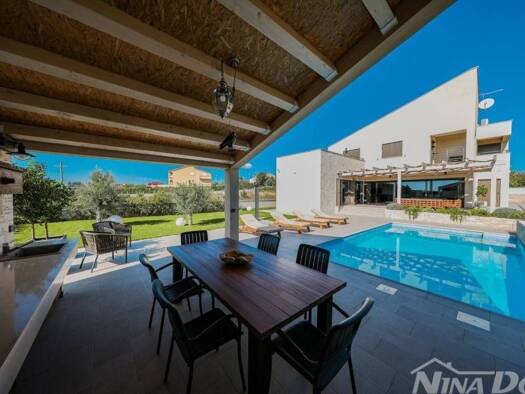 Haus zum Kauf 1.320.000 € 8 Zimmer 358 m² Nin