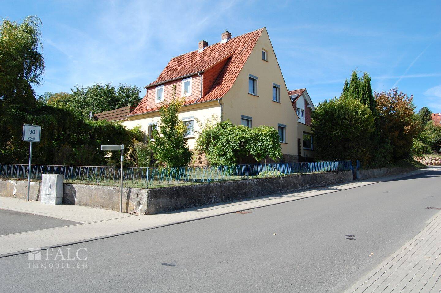 Einfamilienhaus zum Kauf - Widok 2