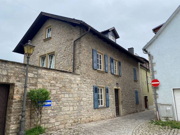 Einfamilienhaus zum Kauf provisionsfrei 11 Zimmer 205 m² 440 m² Grundstück Ochsenfurt Ochsenfurt 97199