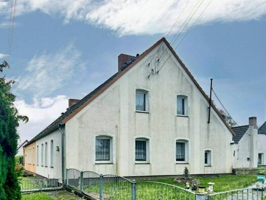 Doppelhaushälfte zum Kauf provisionsfrei 120.000 € 5 Zimmer 120 m² 6.303 m² Grundstück Lübbersdorf Galenbeck 17099