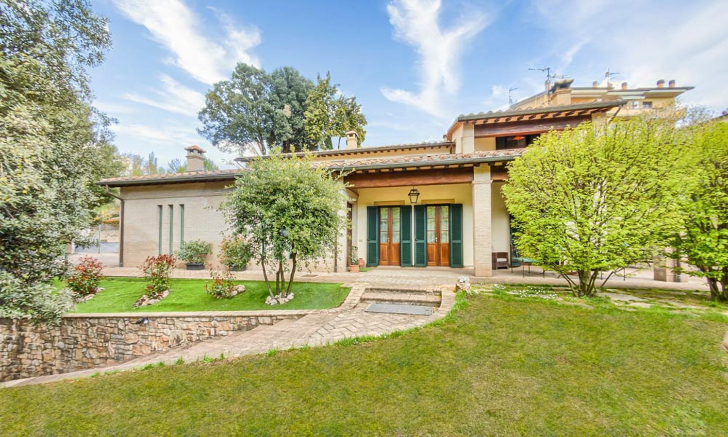 Villa zum Kauf 480.000 € 8 Zimmer 400 m²<br/>Wohnfläche 1.300 m²<br/>Grundstück Panoramablick Nocera Umbra 06025