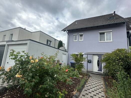 Doppelhaushälfte zum Kauf 630.000 € 5,5 Zimmer 175 m² 268 m² Grundstück frei ab sofort Celjestraße 9 Singen Singen (Hohentwiel) 78224