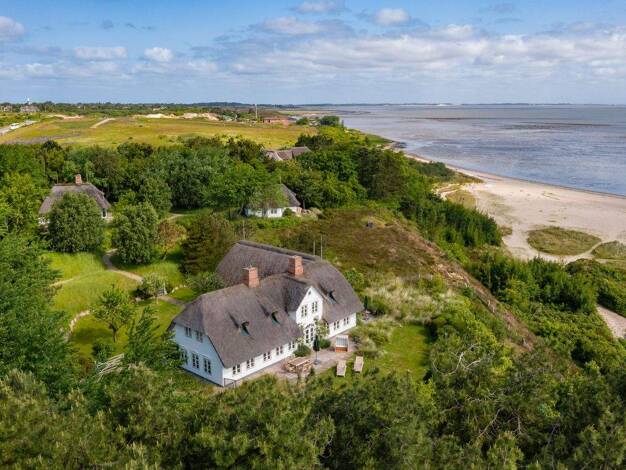 Haus zum Kauf 21 Zimmer 540 m² 13.049 m² Grundstück Munkmarsch Sylt 25980