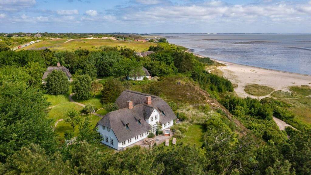 Haus zum Kauf 21 Zimmer 540 m² 13.049 m² Grundstück Munkmarsch Sylt 25980