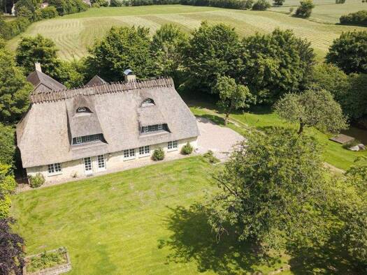 Einfamilienhaus zum Kauf 9 Zimmer 230 m² 19.763 m² Grundstück Taarstedt 24893