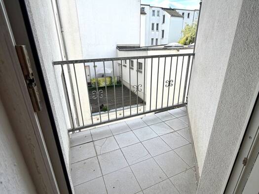 Wohnung zur Miete 389 € 2 Zimmer 64,8 m² Geschoss 2/4 frei ab sofort Reichsstraße Innenstadt Gera 07545