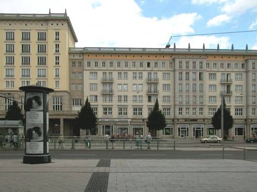 Wohnung zur Miete 337 € 2 Zimmer 42,2 m² 3. Geschoss Ernst-Reuter-Allee 8 Altstadt Magdeburg 39104