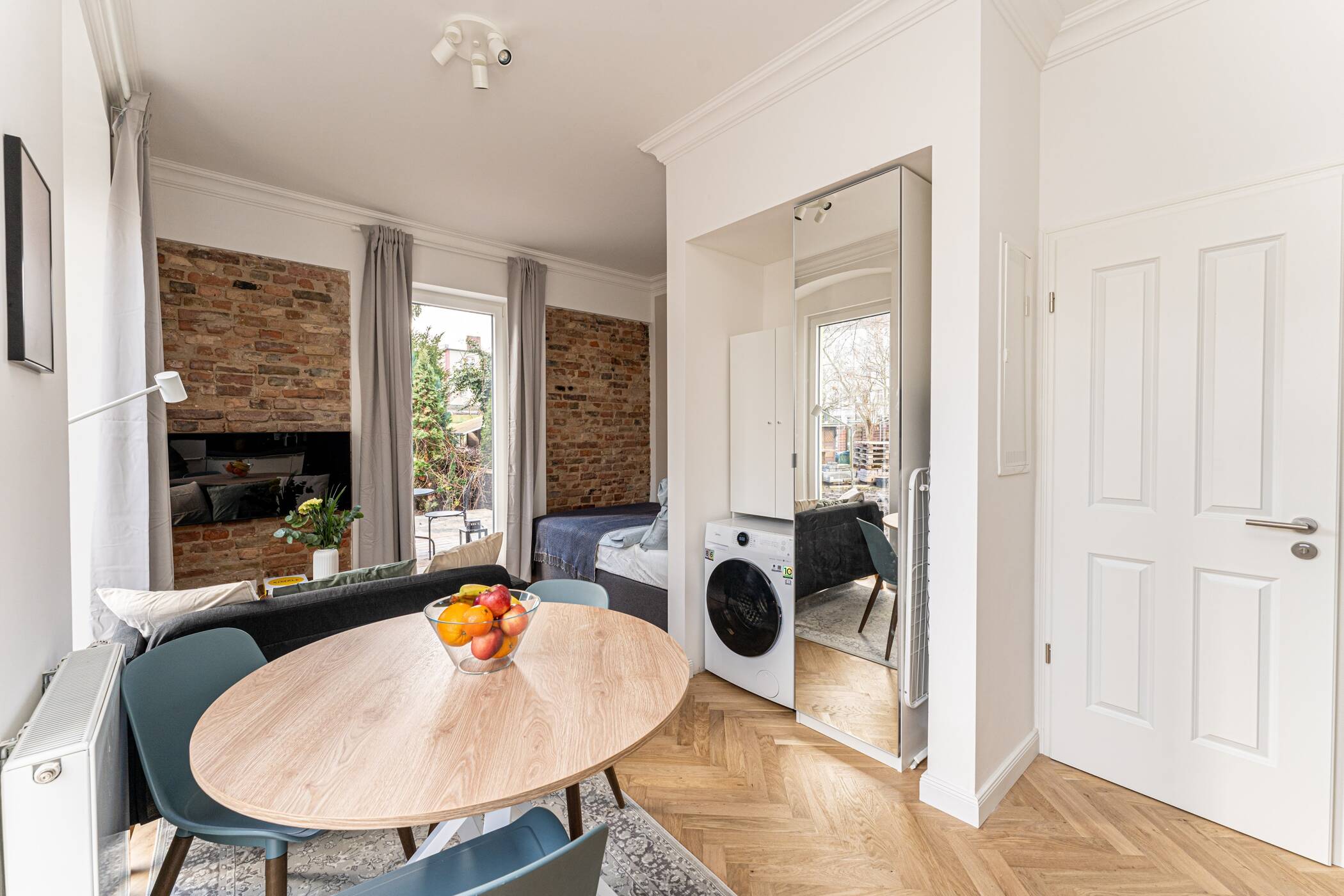 First occupancy: completely renovated studio apartment with garden in a new building in Berlin – Berlin – Vorschaubild 3