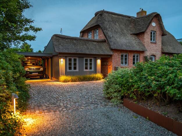 Einfamilienhaus zum Kauf 1.200.000 € 5 Zimmer 170 m² 900 m² Grundstück frei ab sofort Midlum 25938