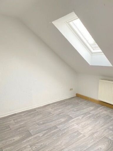 Wohnung zur Miete 300 € 2 Zimmer 55,3 m² 2. Geschoss Hauptstr. 89 Langenreinsdorf Crimmitschau 08451