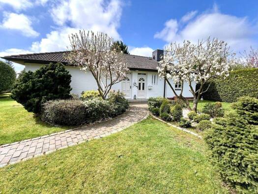 Einfamilienhaus zum Kauf 849.000 € 5 Zimmer 164 m² 1.448 m² Grundstück frei ab sofort Otto-Schumann-Straße Ahrensburg 22926