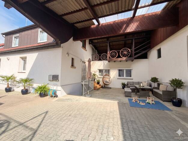 Einfamilienhaus zum Kauf 570.000 € 9 Zimmer 216 m² 615 m² Grundstück Neckarwestheim 74382