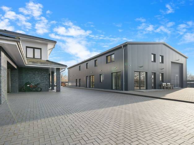 Haus zum Kauf 1.660.000 € 7 Zimmer 211,4 m² 2.211 m² Grundstück Faldera Stadtmitte 24537