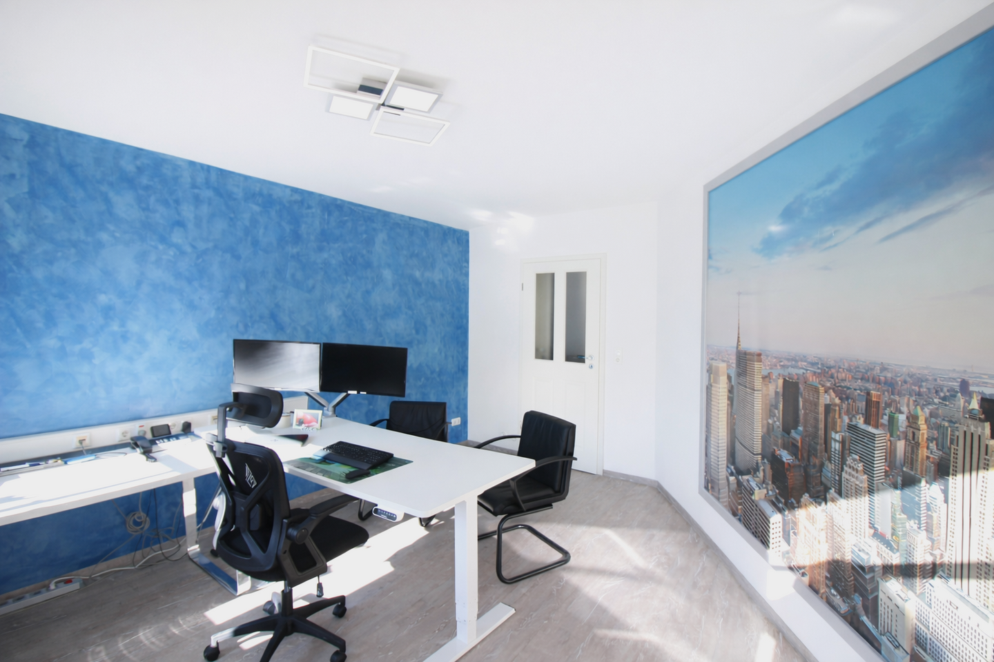 Immobilie in Guderhandviertel - Perfekt für Selbstständige: repräsentatives Bürohaus mit Betreiber-Wohnung und großem Grundstück - Bild 2