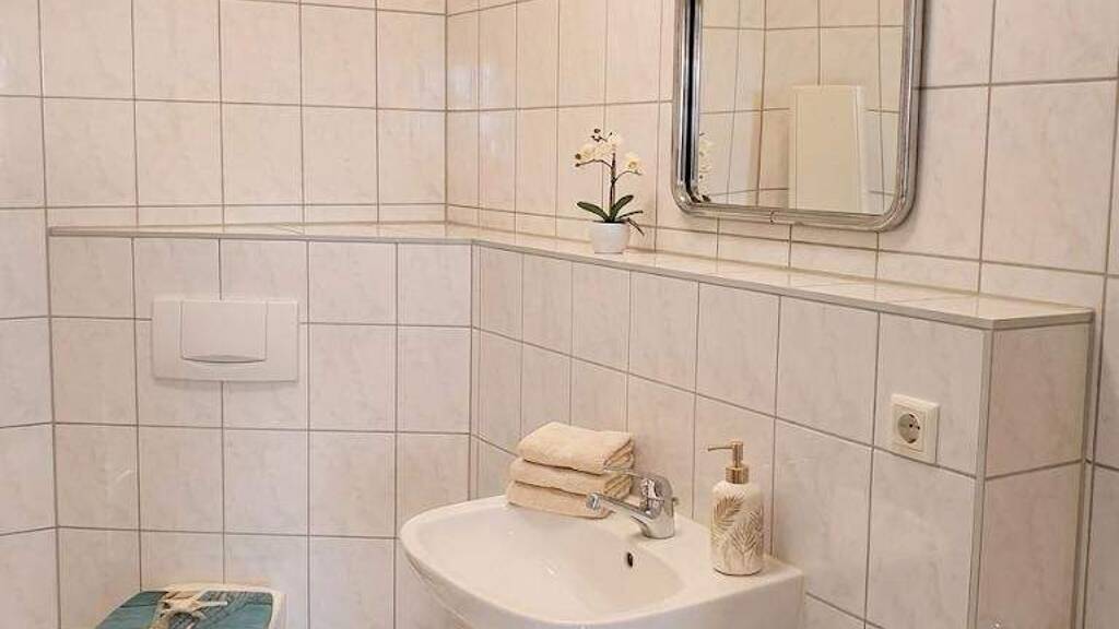 Studio zur Miete 180 € 1 Zimmer 30,2 m² 1. Geschoss Albert-Kuntz-Straße 13 Wurzen 04808