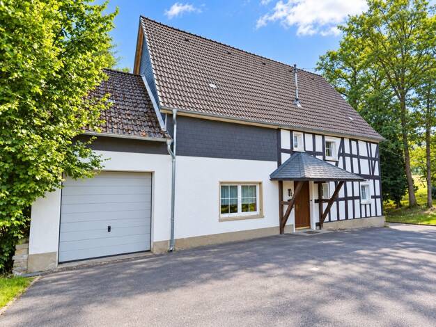Einfamilienhaus zum Kauf 219.000 € 8 Zimmer 215 m² 2.300 m² Grundstück Müllerheide Reichshof 51580