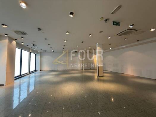 Ladenfläche zur Miete 10.000 € 5 Zimmer Centar, Pula Center