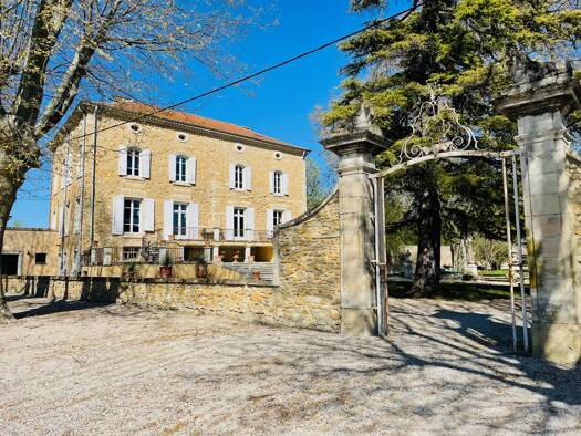 Einfamilienhaus zum Kauf 1.459.500 € 15 Zimmer 684 m² 10.000 m² Grundstück ORANGE 83300