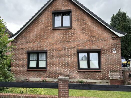 Einfamilienhaus zum Kauf 460.000 € 10 Zimmer 220 m² 697 m² Grundstück Uetersen 25436