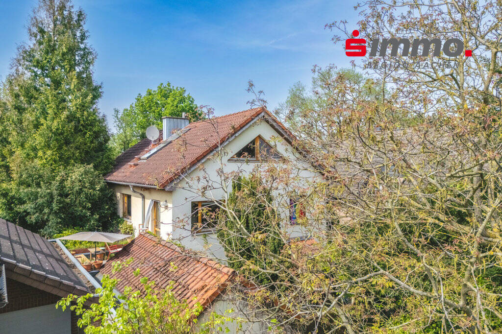 Raumwunder in Horbach!
Freistehendes Einfamilienhaus mit zahlreichen Schlafzimmern und drei Bädern