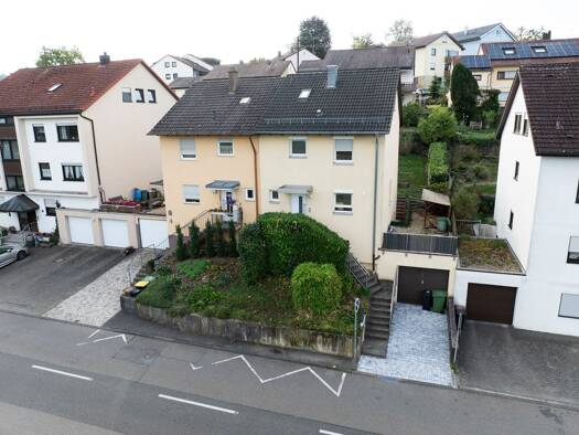 Doppelhaushälfte zur Miete 1.200 € 6,5 Zimmer 114 m² 648 m² Grundstück frei ab sofort Kreuzstraße 36 Oberstenfeld Oberstenfeld 71720