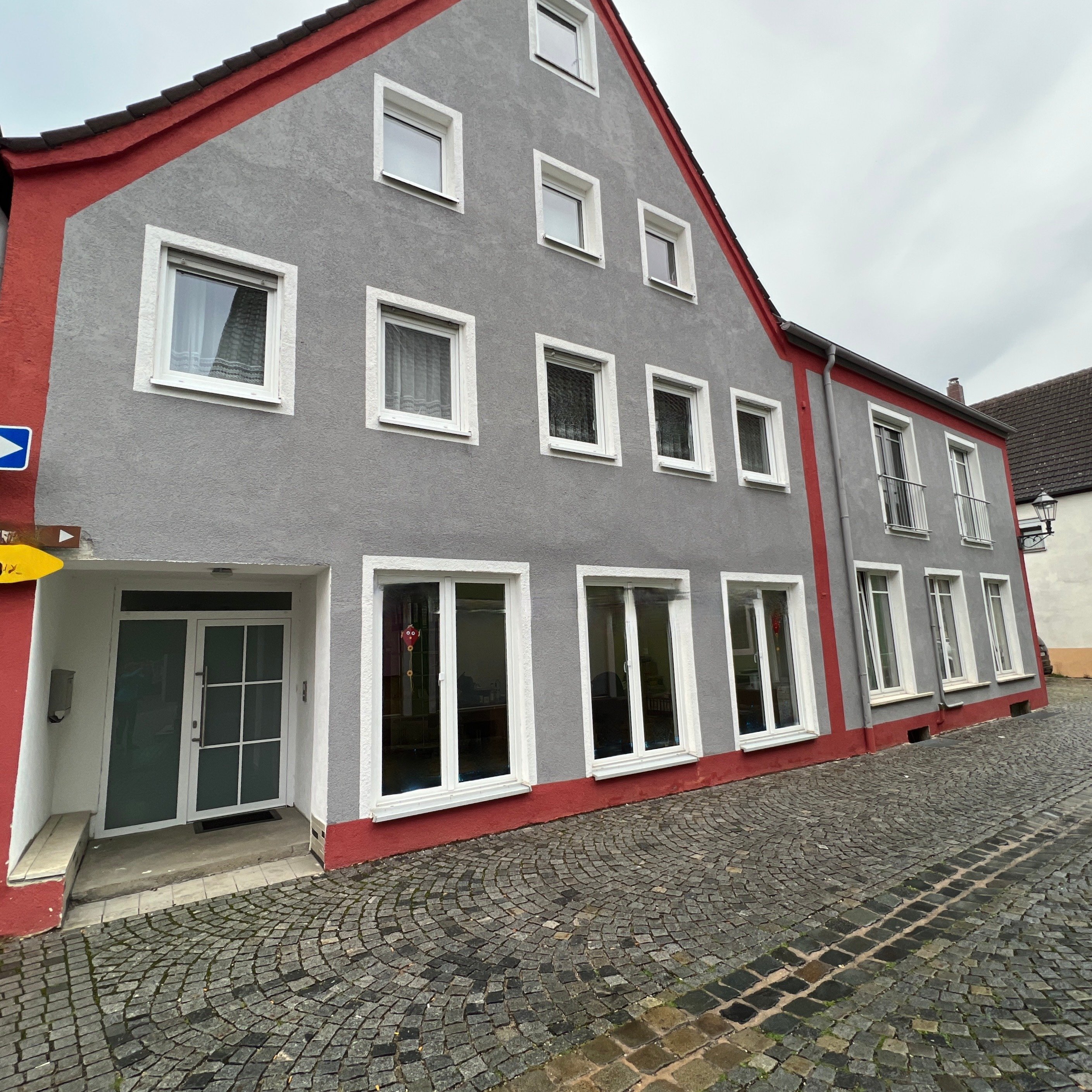 Mehrfamilienhaus zum Kauf 470.000 € 11 Zimmer 205 m²<br/>Wohnfläche 403 m²<br/>Grundstück Wassertrüdingen Wassertrüdingen 91717