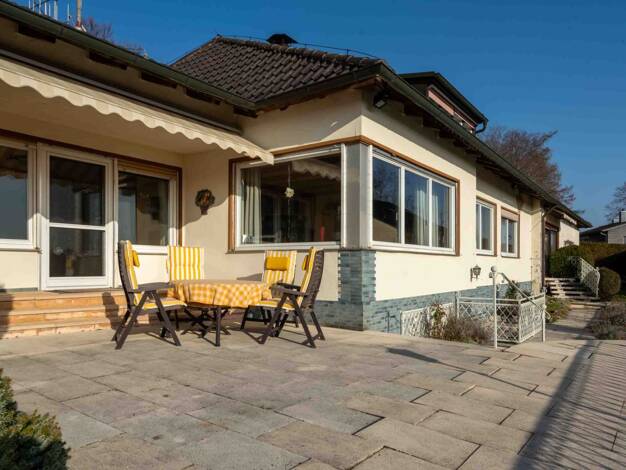 Einfamilienhaus zum Kauf 349.000 € 11 Zimmer 279,2 m² 861 m² Grundstück Hainsfarth Hainsfarth 86744