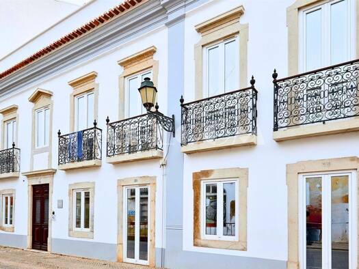 Haus zum Kauf 2.600.000 € 630 m² 574 m² Grundstück Faro (Sé e São Pedro) 8005