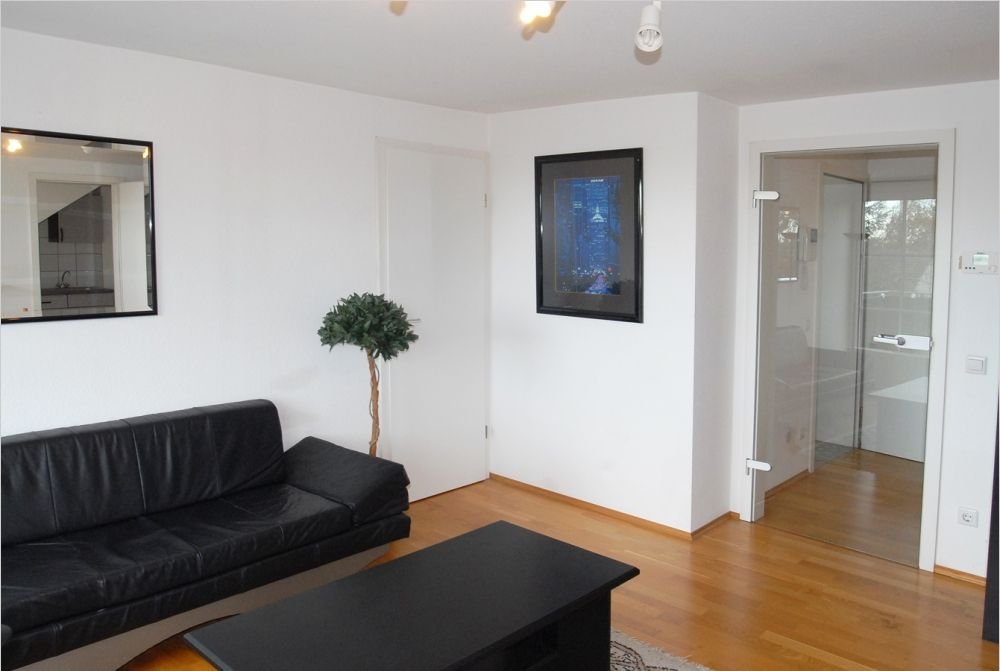 Wohnung zur Miete Wohnen auf Zeit 1.060 € 1,5 Zimmer 47 m²<br/>Wohnfläche 01.11.2024<br/>Verfügbarkeit Rath Düsseldorf 40472