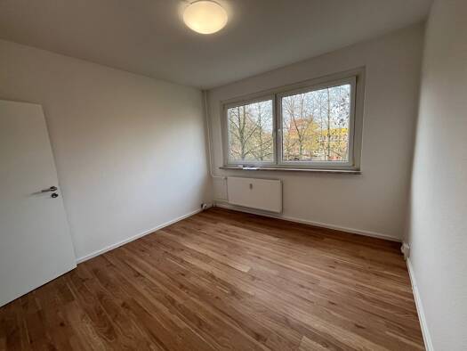 Wohnung zur Miete 250 € 3 Zimmer 60 m² 1. Geschoss frei ab sofort Dortmunder Straße 2 - 20 Neuplanitz Zwickau 08062