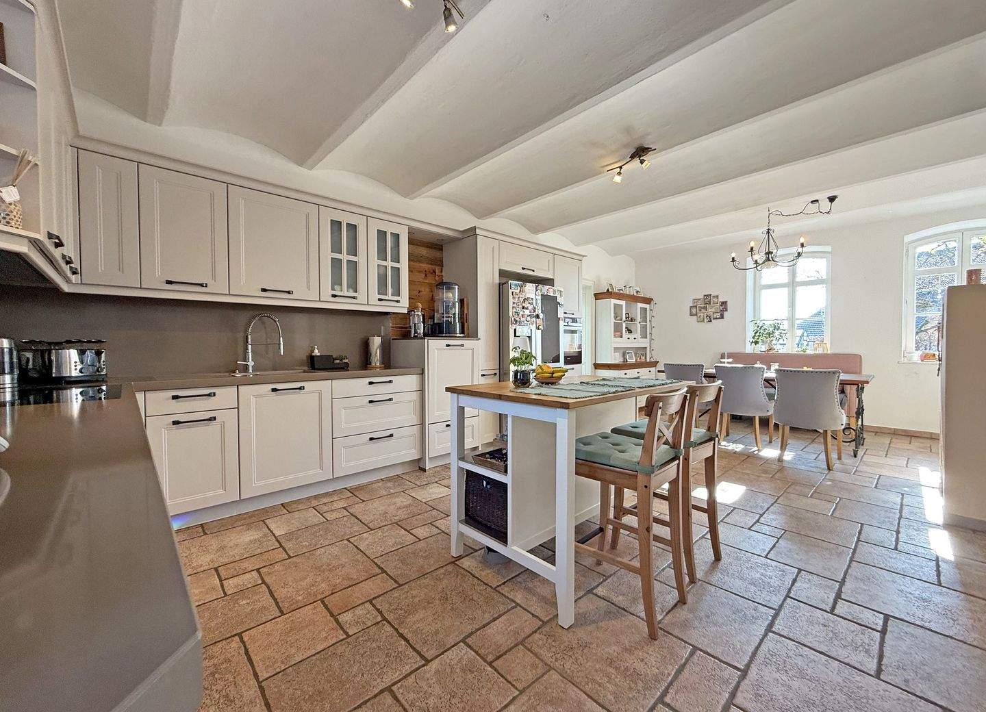 Immobilie in Hungen - Sonnenverwöhnt & großzügig: Hochwertig ausgebaute Scheune mit eigenem Garten - Bild 1