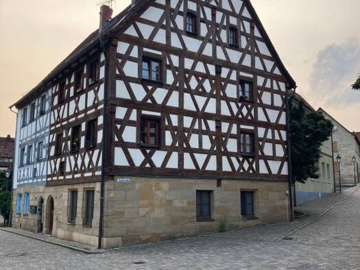 Wohnung zur Miete 590 € 2 Zimmer 56 m² Geschoss 2/3 frei ab sofort Lauf Lauf an der Pegnitz 91207